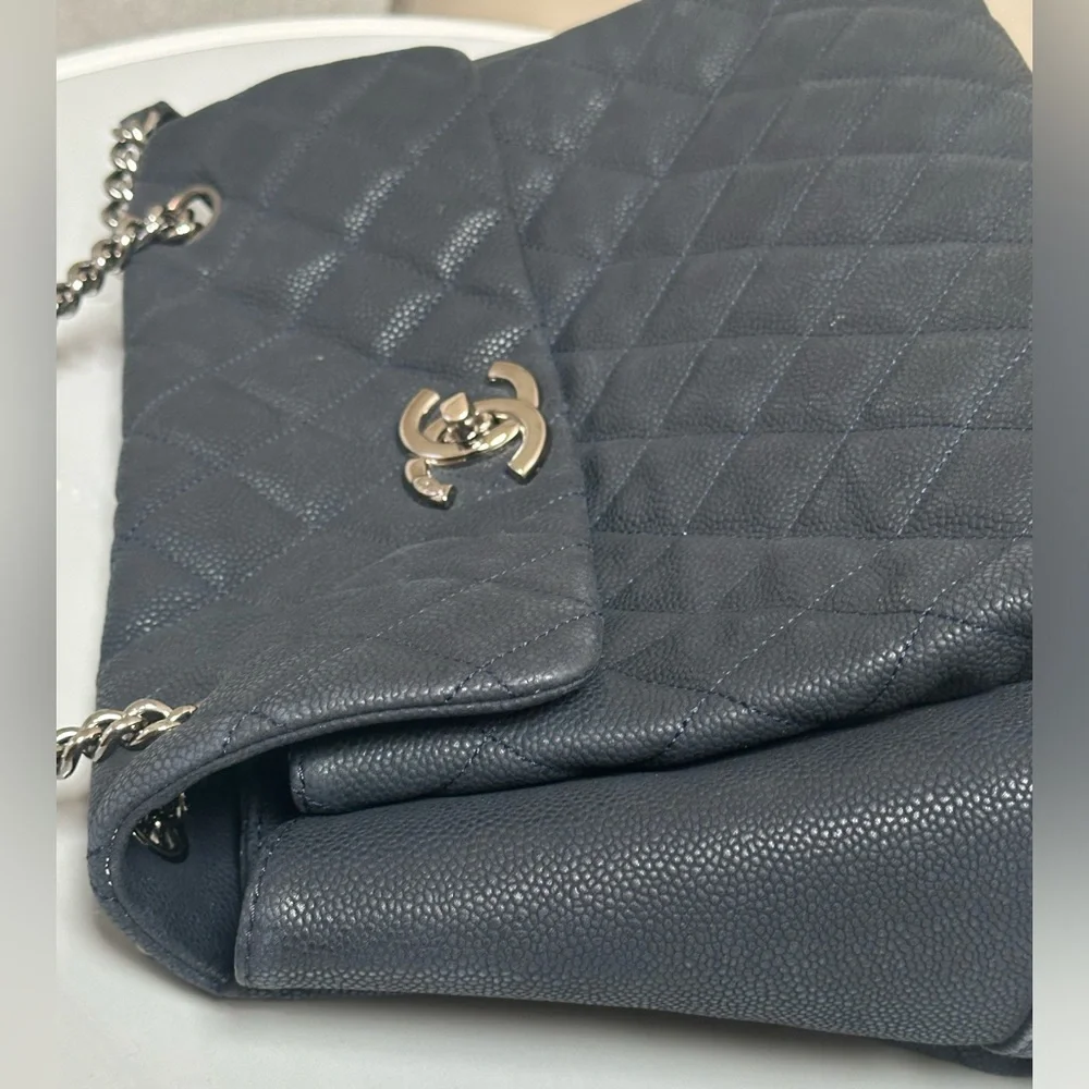 ❌SOLD❌ Chanel Quilted Bag Navy Blue - Picture 7 of 16